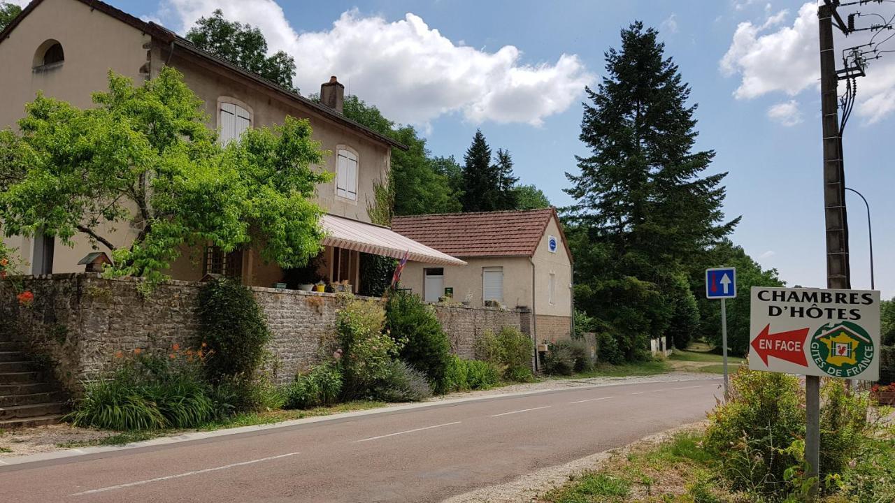La Providence, Chambres D'Hotes Saint-Sernin-du-Plain 외부 사진